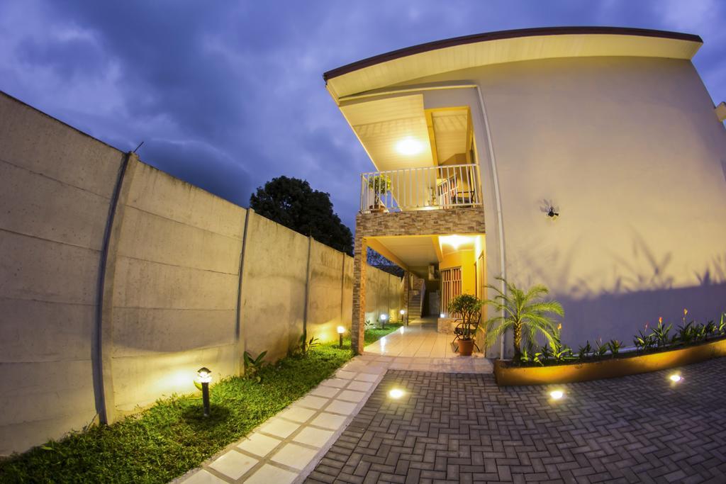 Apartamentos Valle Del Volcan La Fortuna Екстериор снимка