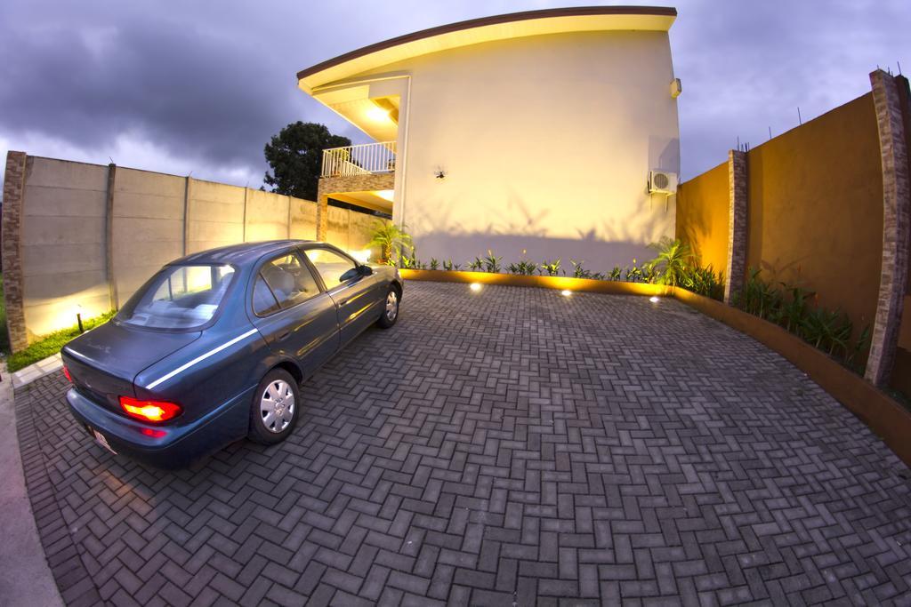 Apartamentos Valle Del Volcan La Fortuna Екстериор снимка